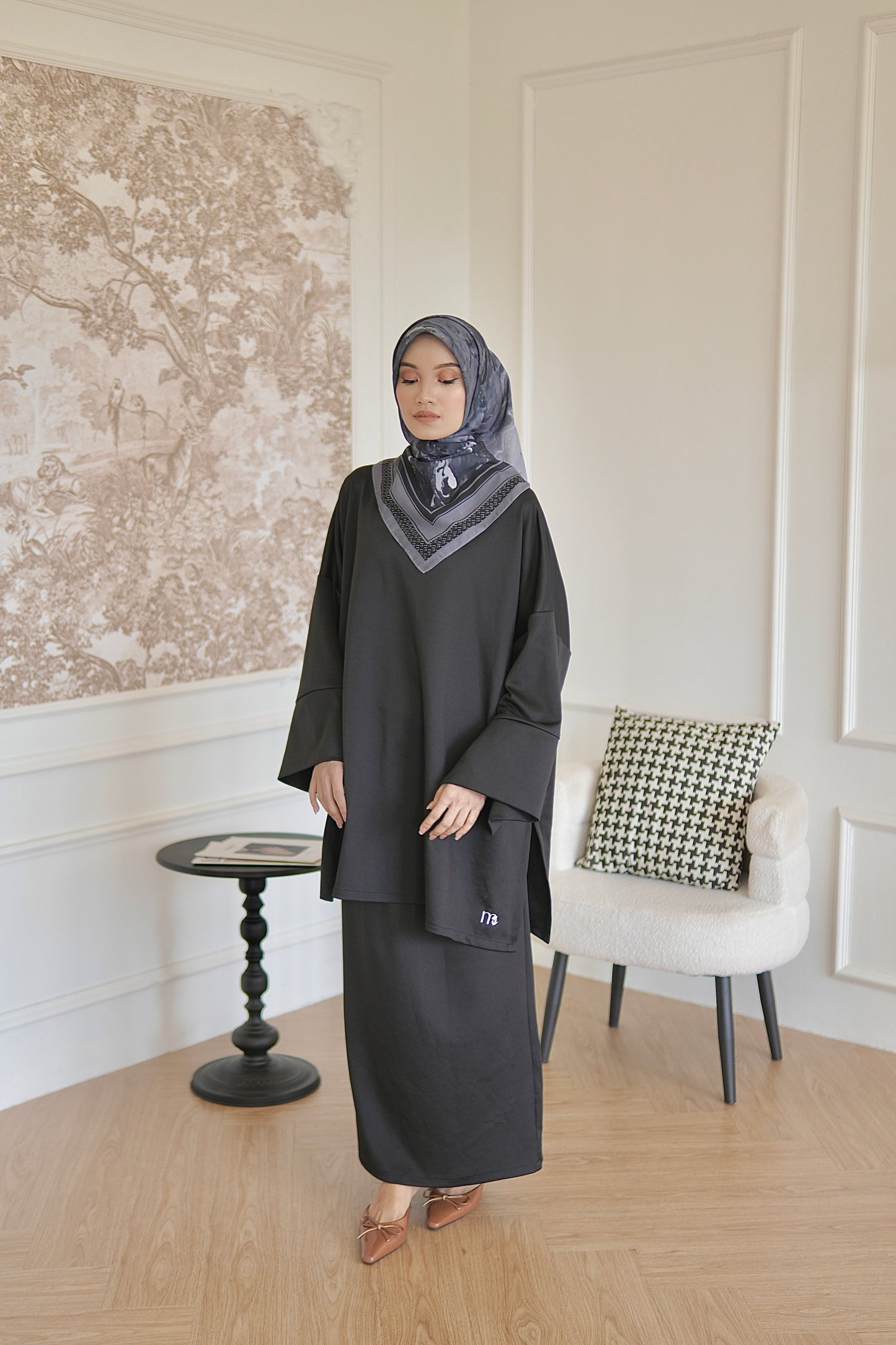 (MODEST SET) Black